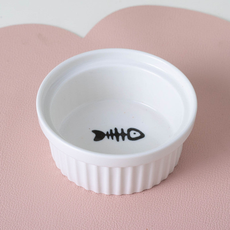 Ceramic cat bowl set featuring a cute fishbone design for stylish pet feeding